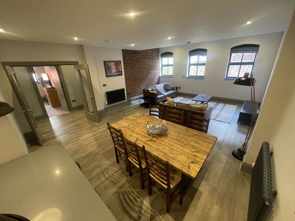 Property photo 3 of 10 Living/Dining Room