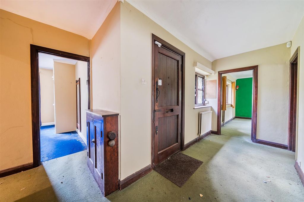 Property photo 2 of 17 1370002-10-6900B5640c10E.Jpg