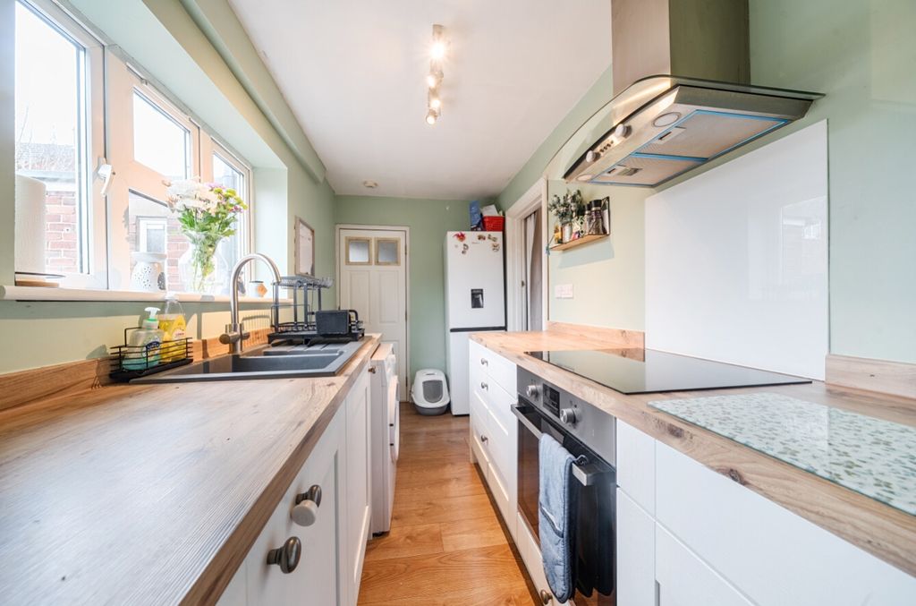 Property photo 3 of 10 1388563-10-6938295Ab0914