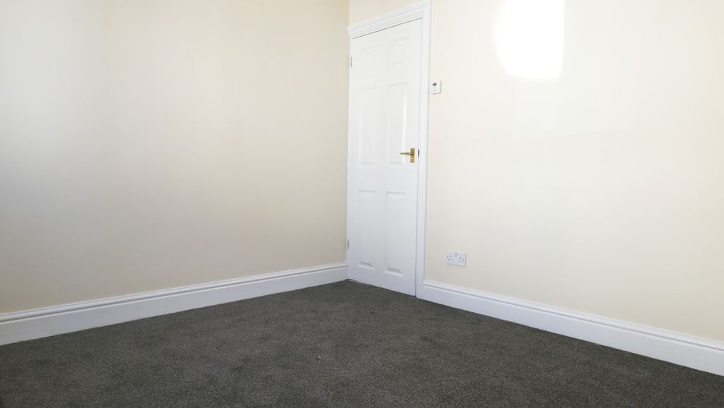 Property photo 3 of 17 5265302