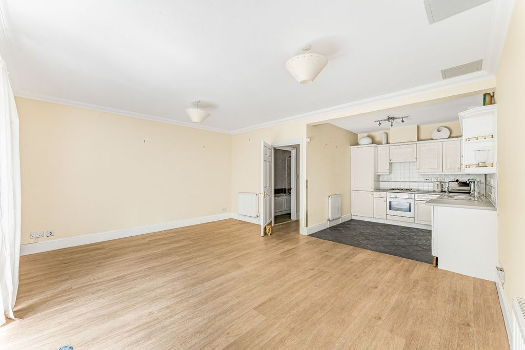 Property photo 2 of 16 Picture No. 11
