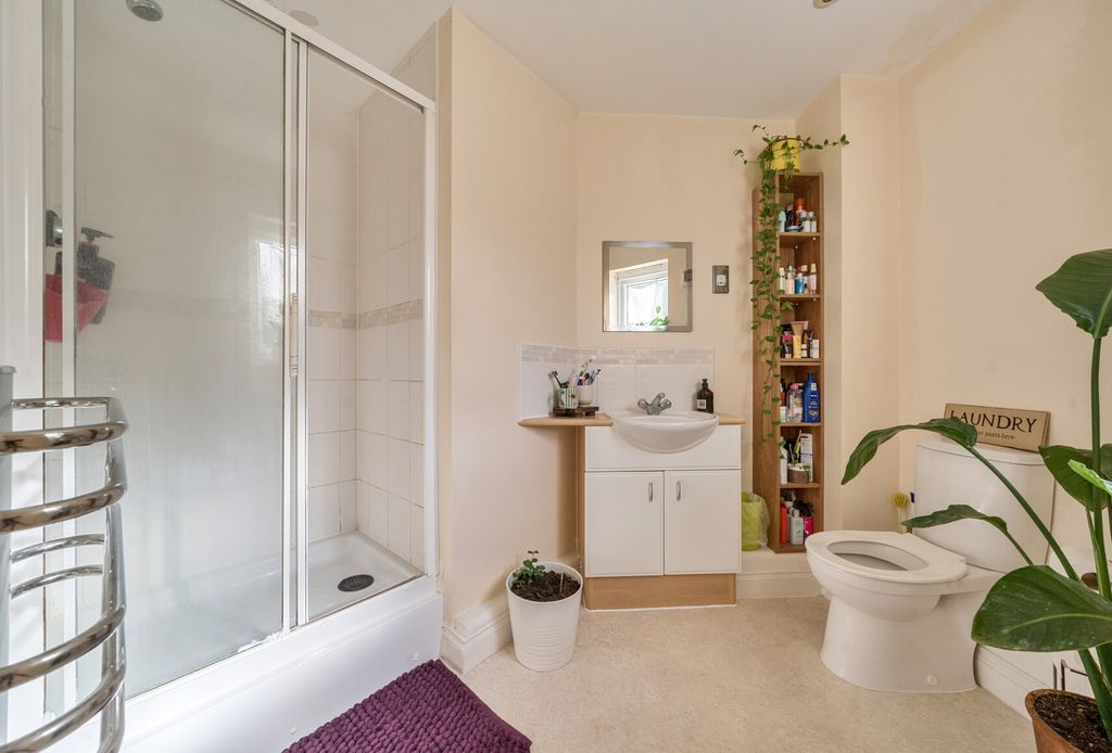 Property photo 2 of 7 1353828-15-68d2Bb...