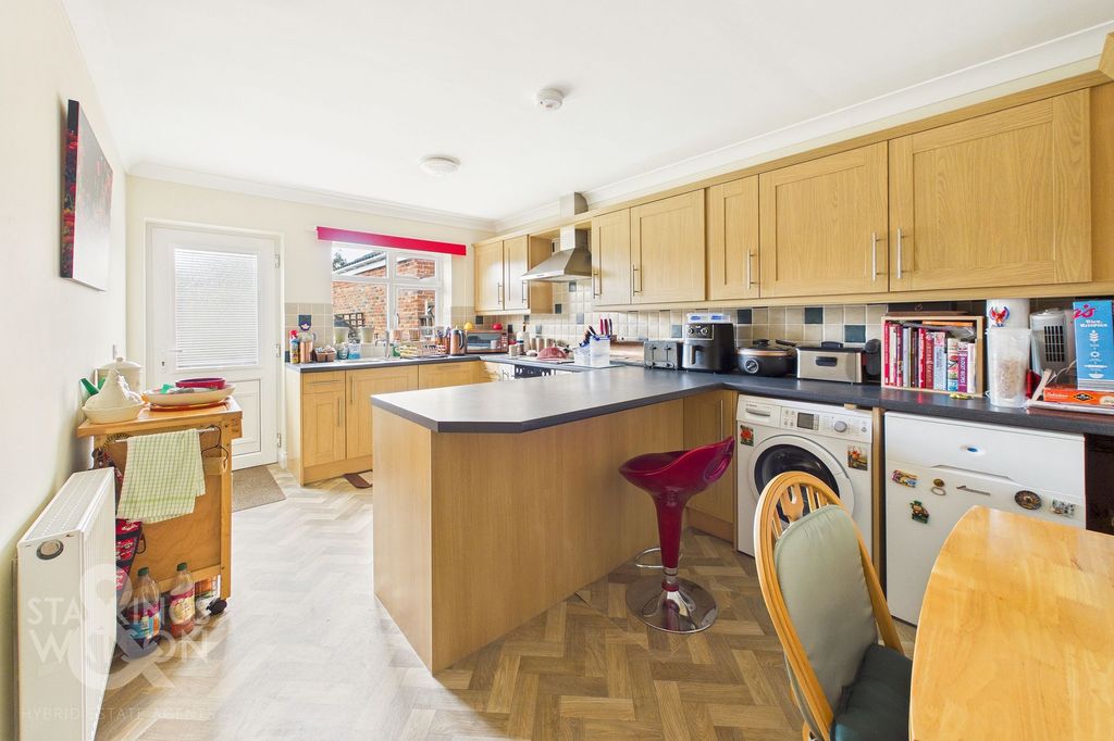 Property photo 3 of 25