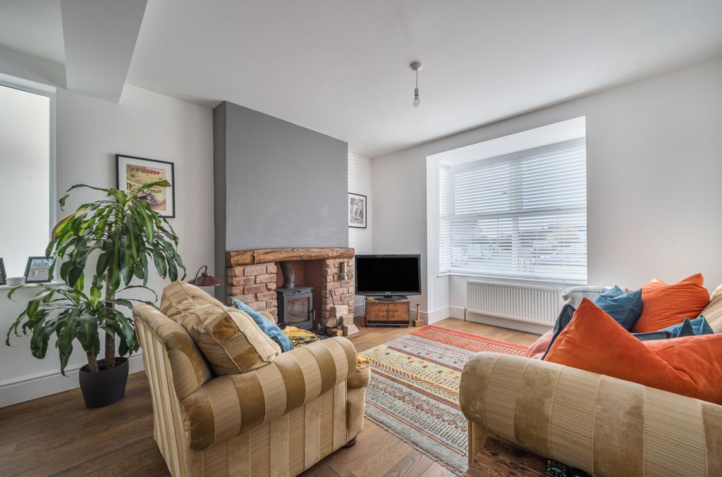 Property photo 3 of 25 1370929-19-68F8c8...