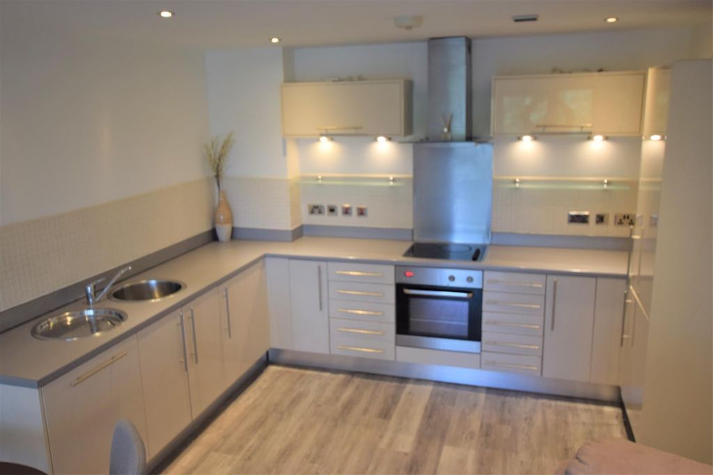 Property photo 2 of 8 Kitchen