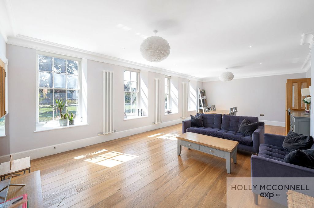 Property photo 2 of 39