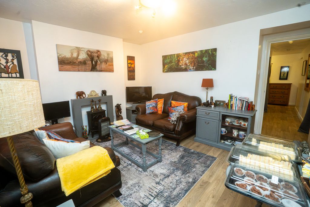 Property photo 3 of 28