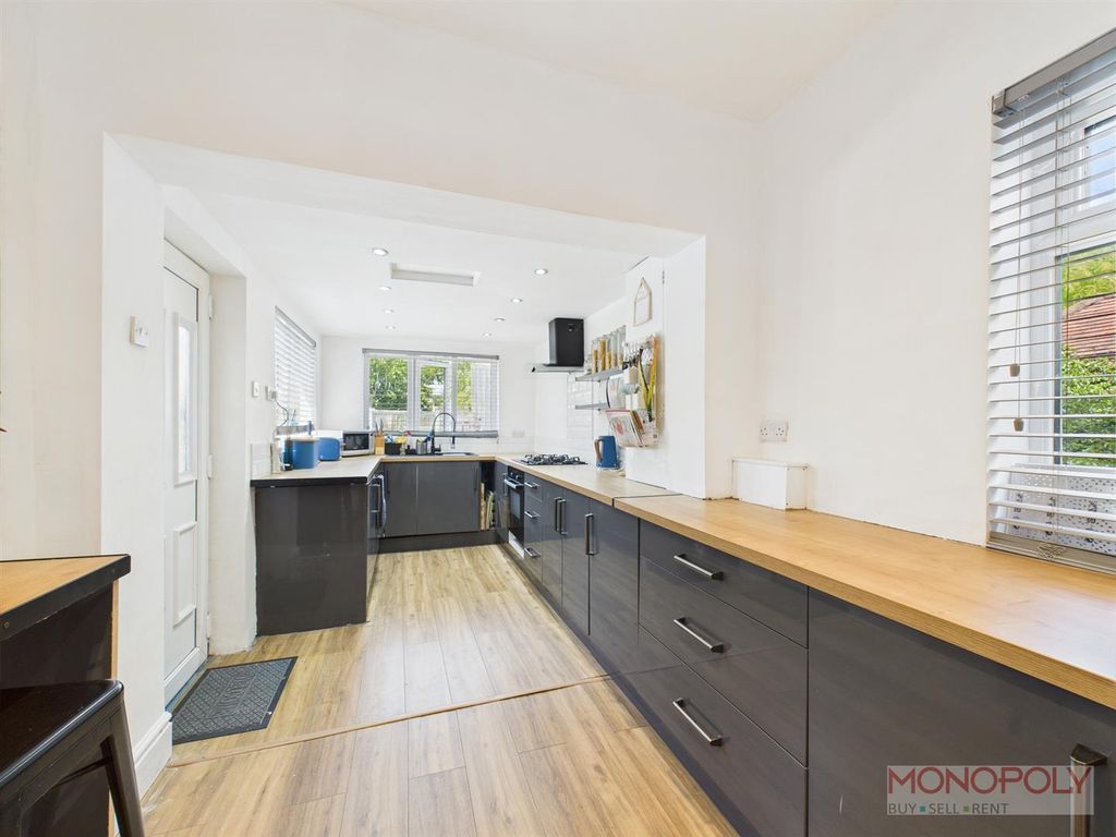 Property photo 2 of 19 Cam01943G0-Pr0466-Still007.Jpg