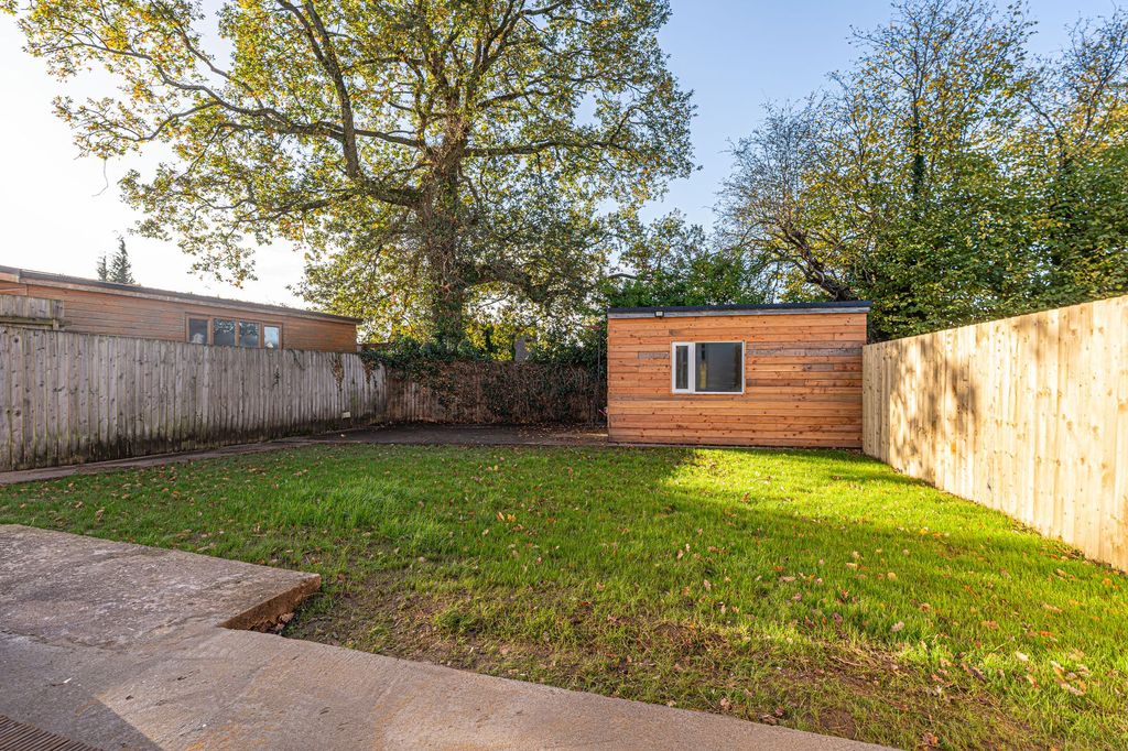 Property photo 2 of 42