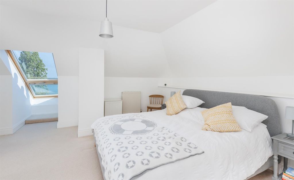 Additional image 12 of 2 bed flat for saleCowes, Isle Of Wight PO31