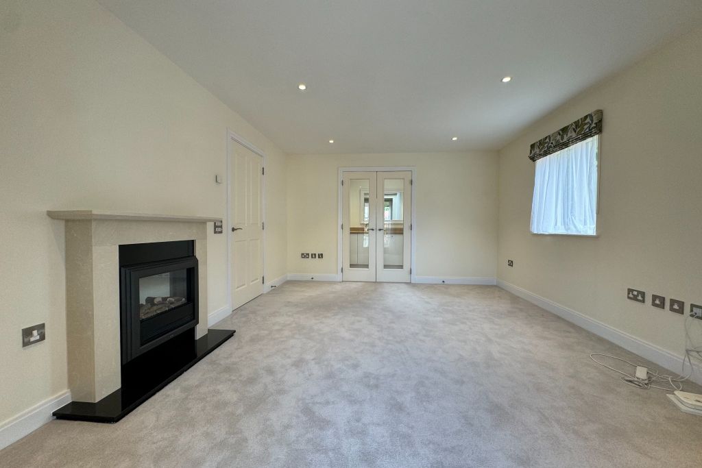 Property photo 3 of 18 Living Room