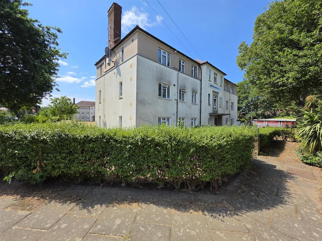 Property photo 1 of 18