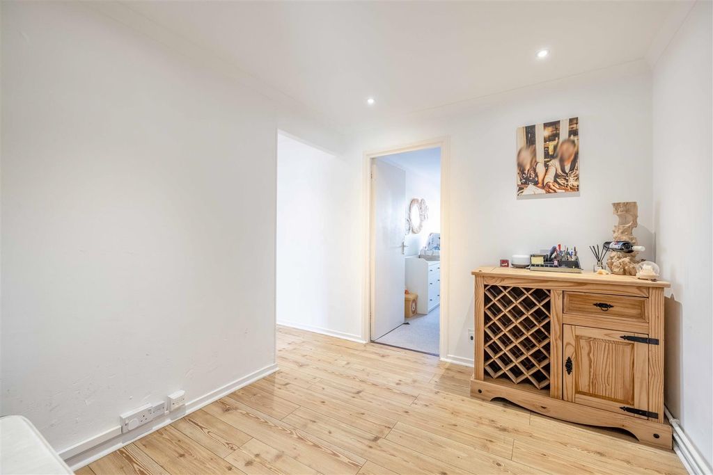 Property photo 2 of 12 Ll9 (1 Of 12).Jpg