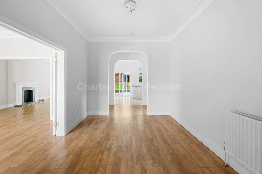 Property photo 3 of 34