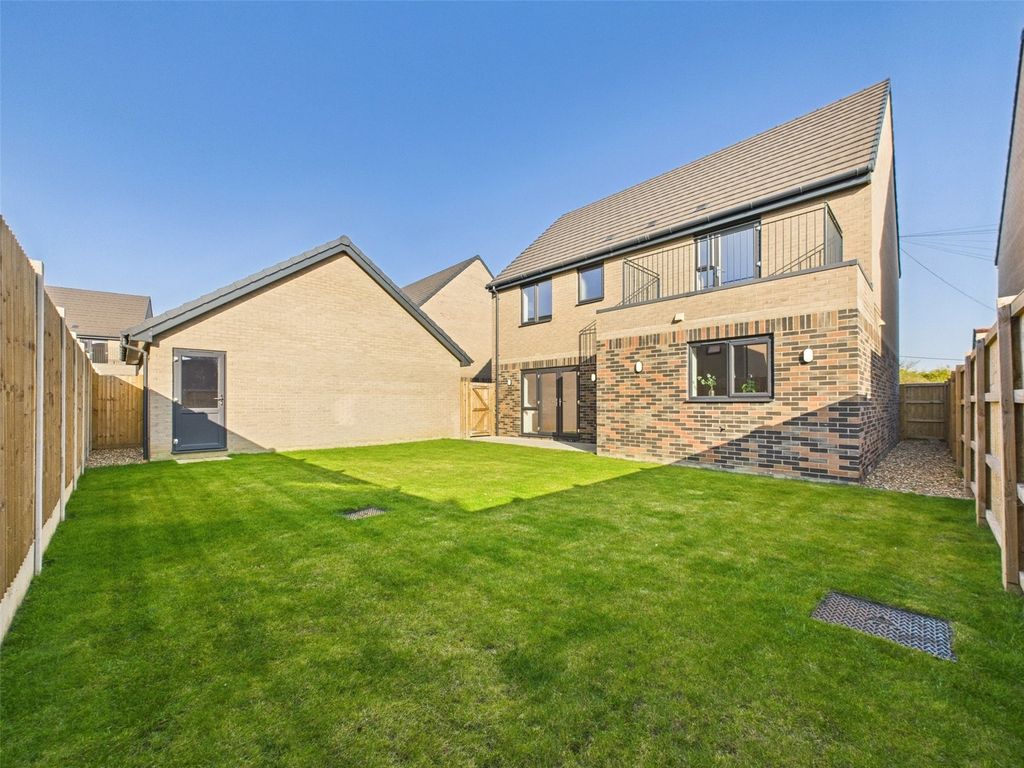 Property photo 2 of 15 Picture No. 12