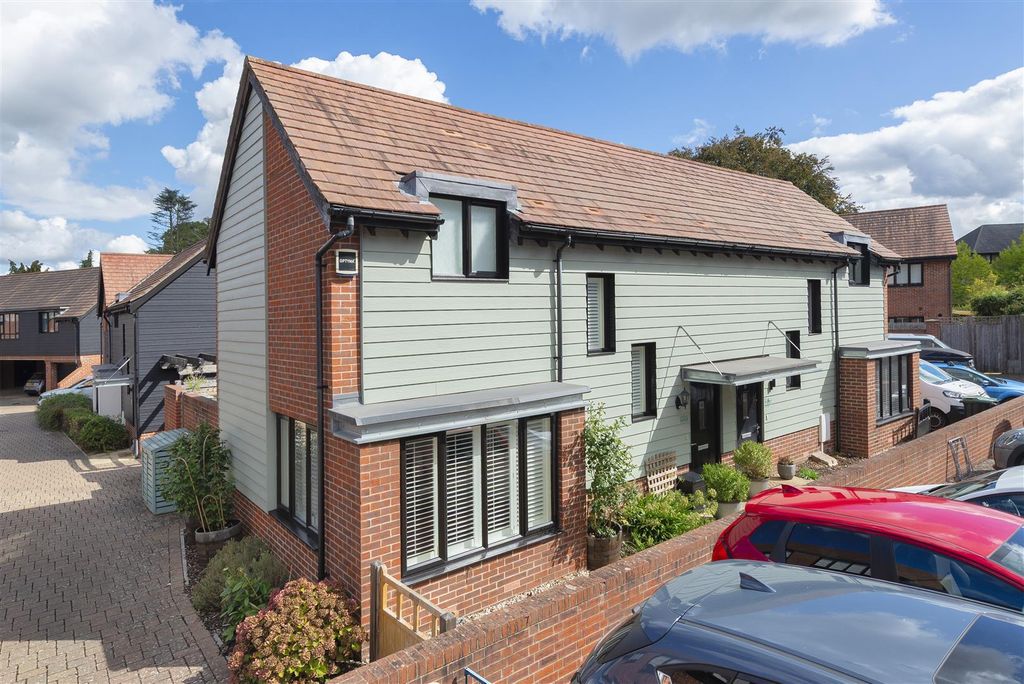 Property photo 1 of 18 01