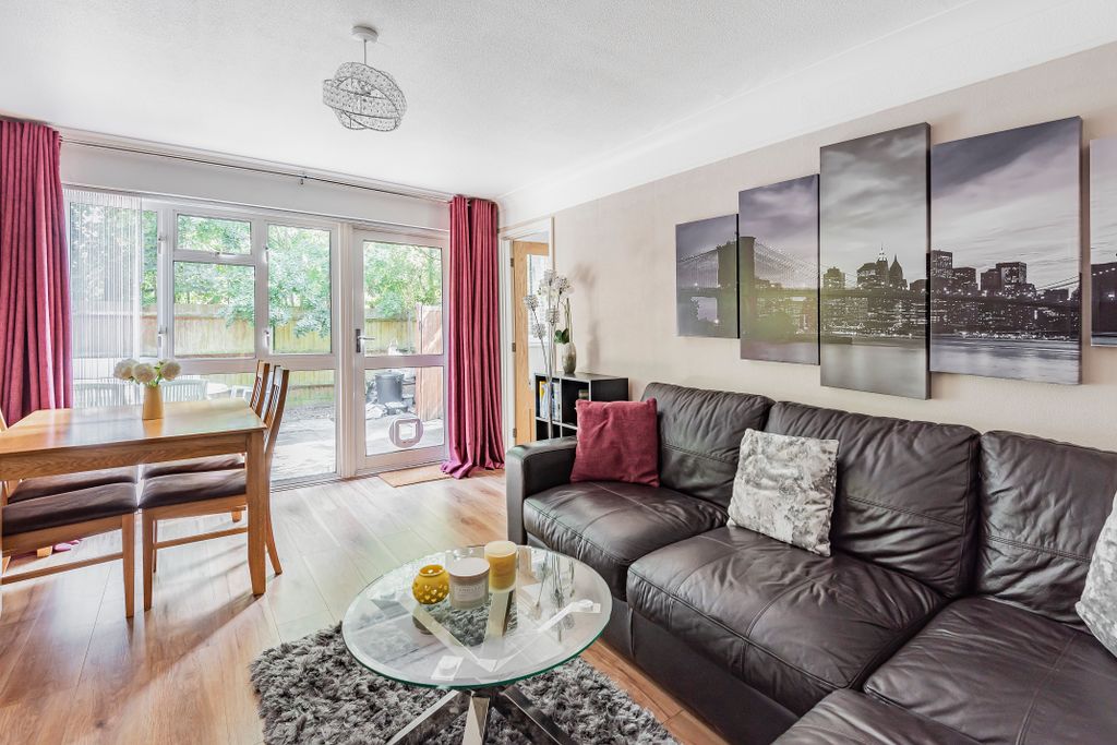 Property photo 2 of 8 647702 (2)
