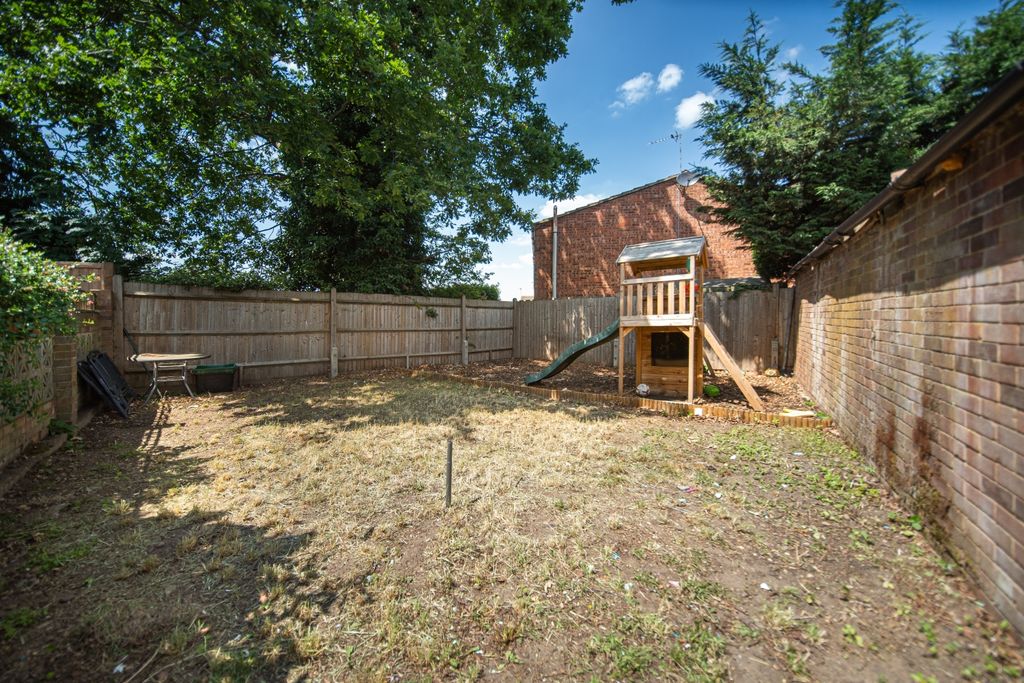 Property photo 2 of 9 Park Crescent-08