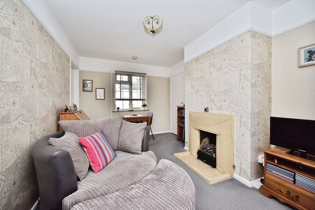 Property photo 2 of 11