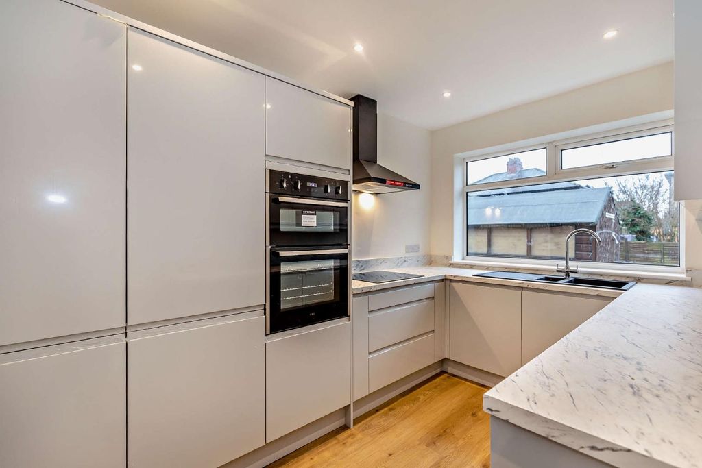 Property photo 1 of 14 8534217-Interior06-800.Jpg