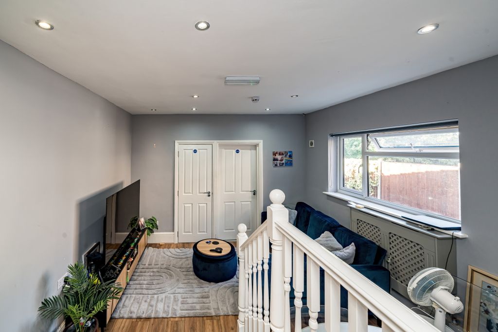 Property photo 2 of 30 26 Priory Road-6.Jpg
