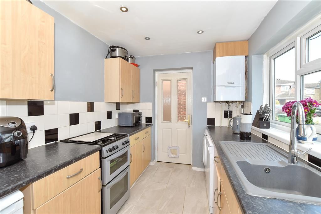 Property photo 2 of 10 Kitchen