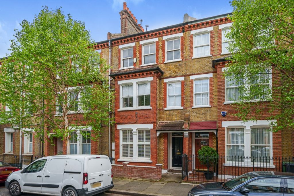 Property photo 2 of 12 980572 (1)