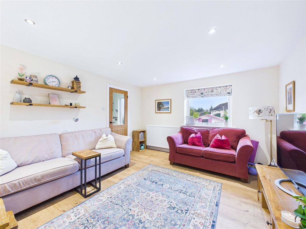 Property photo 2 of 18 Sitting Room