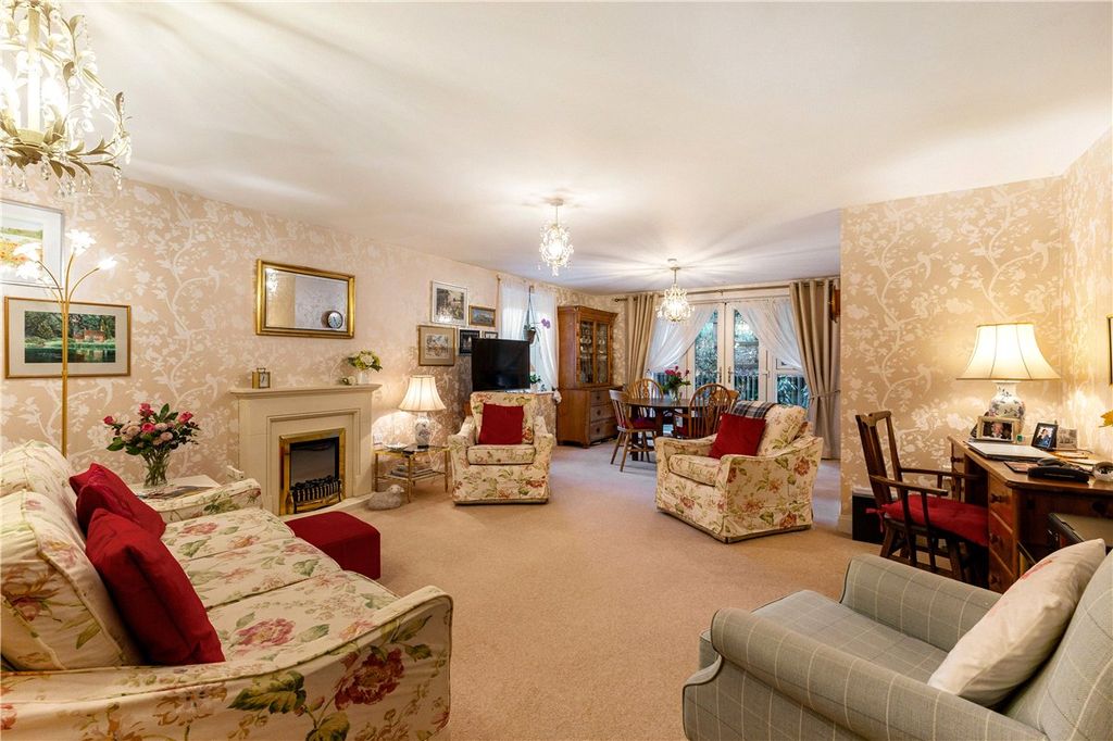 Property photo 2 of 20 Sitting Room