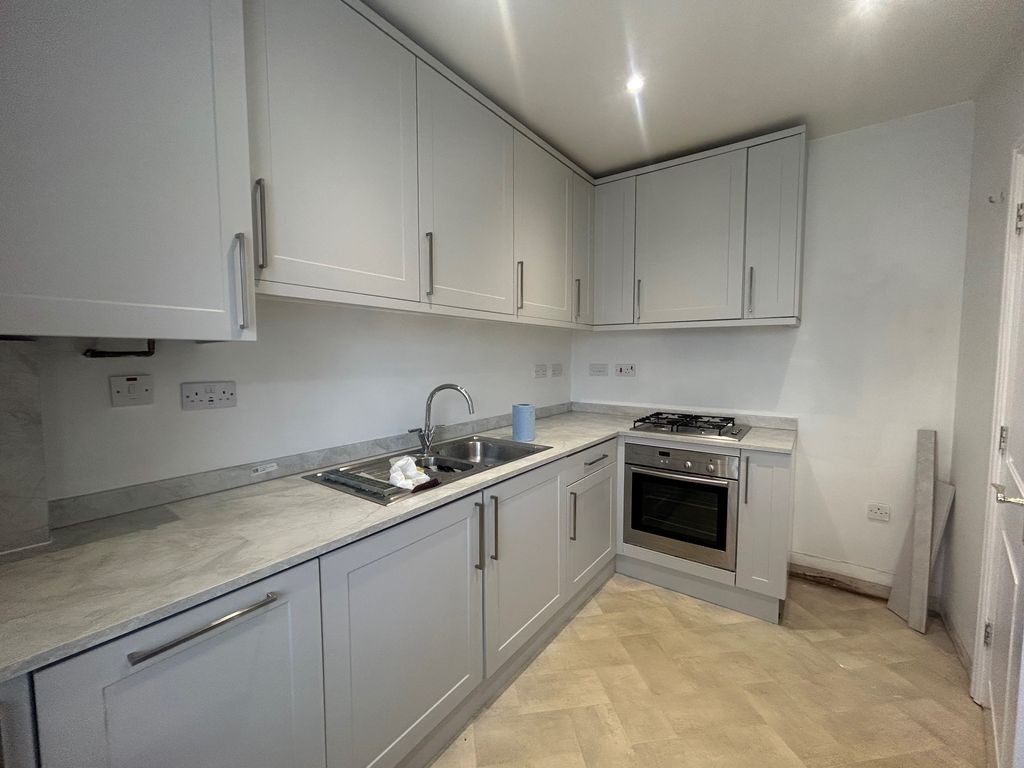 Property photo 3 of 14 Kitchen..