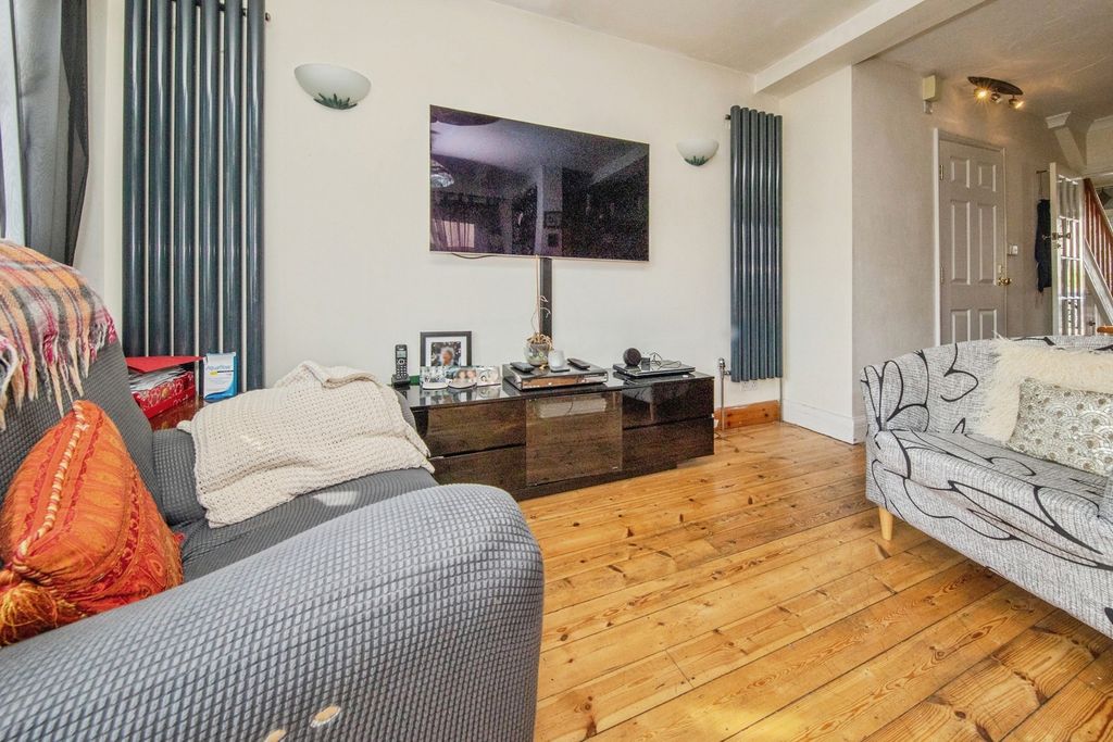 Property photo 2 of 8 Photo