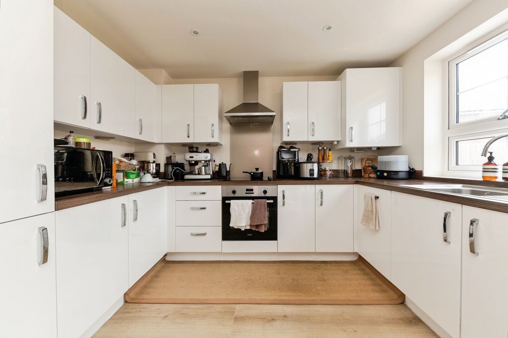 Property photo 2 of 17 Kitchen/Diner
