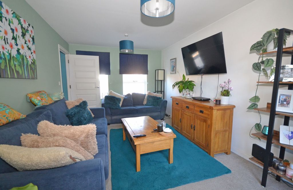 Property photo 2 of 11