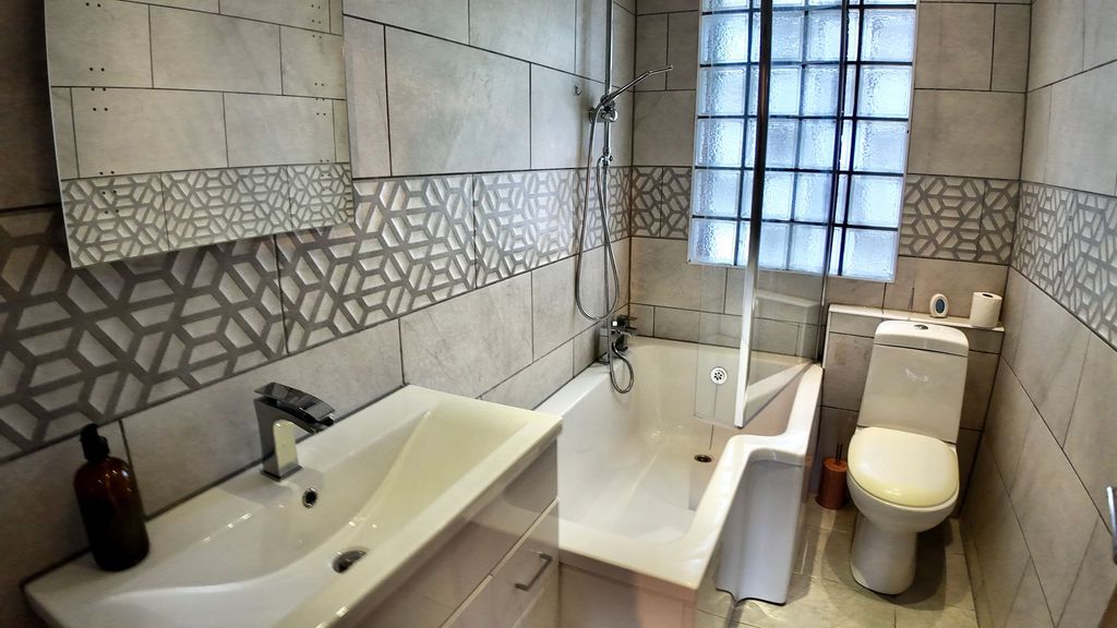 Property photo 3 of 28