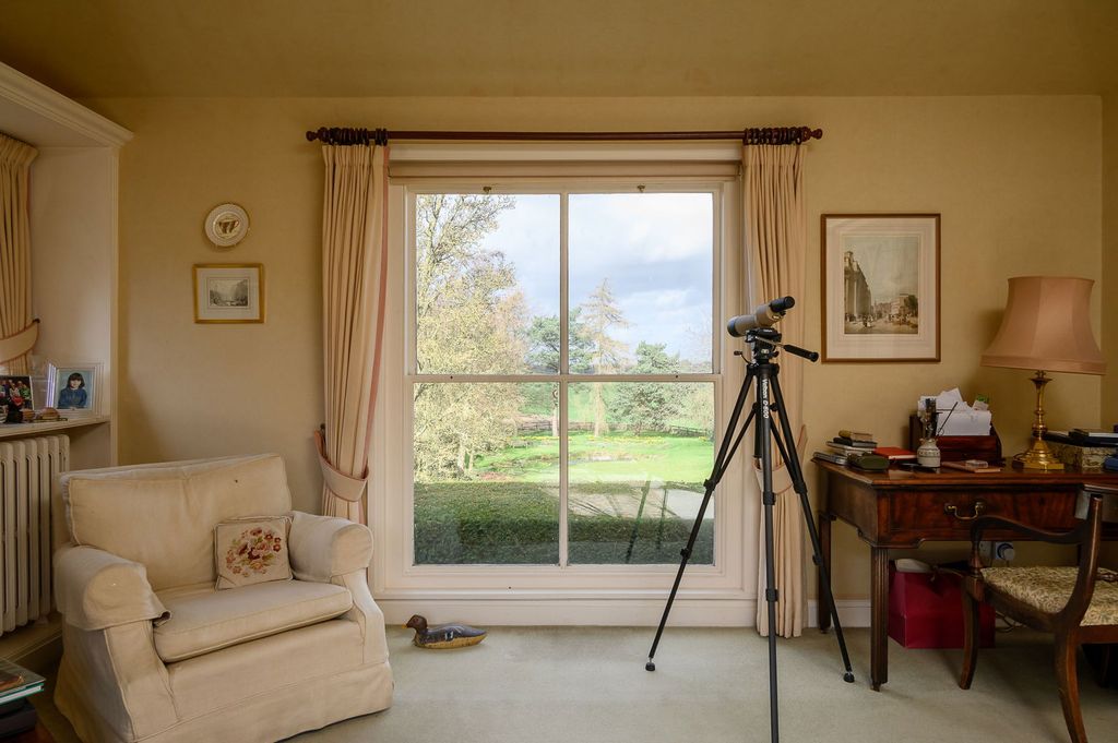 Property photo 2 of 36