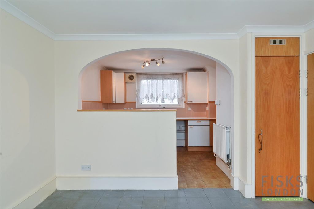 Property photo 2 of 11 48-Barleycorn-Way (3).Jpg