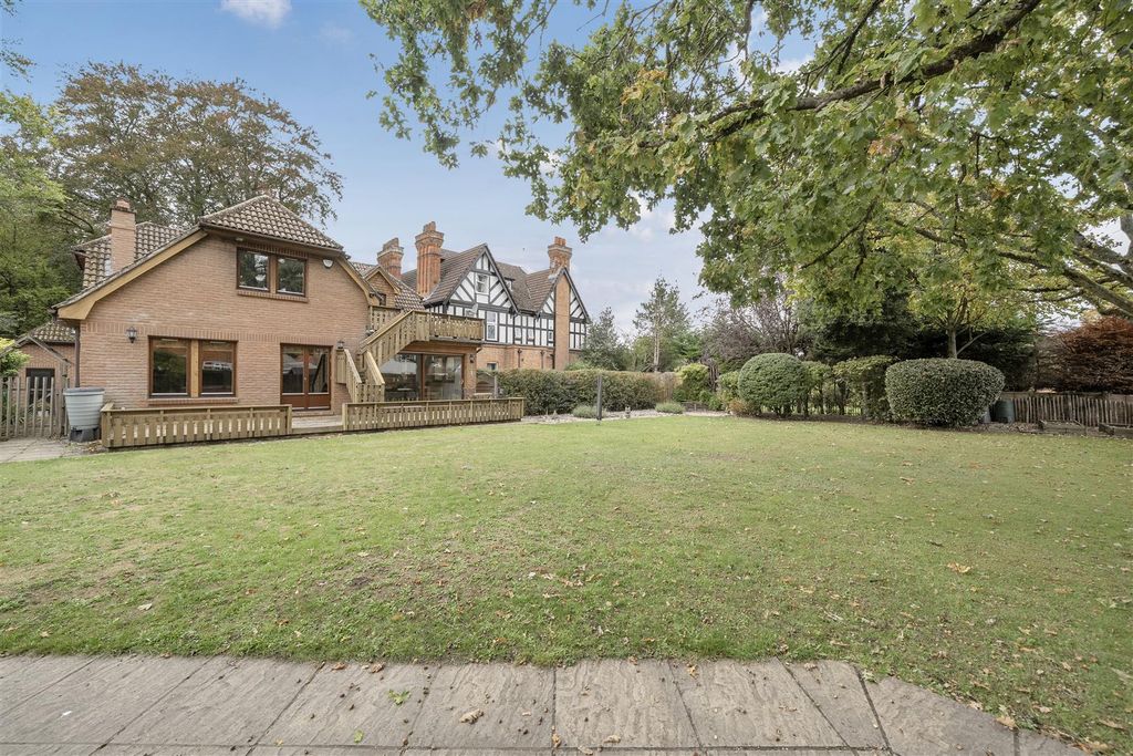 Property photo 3 of 27 1364454-10-68E7A154Be850 .Jpg