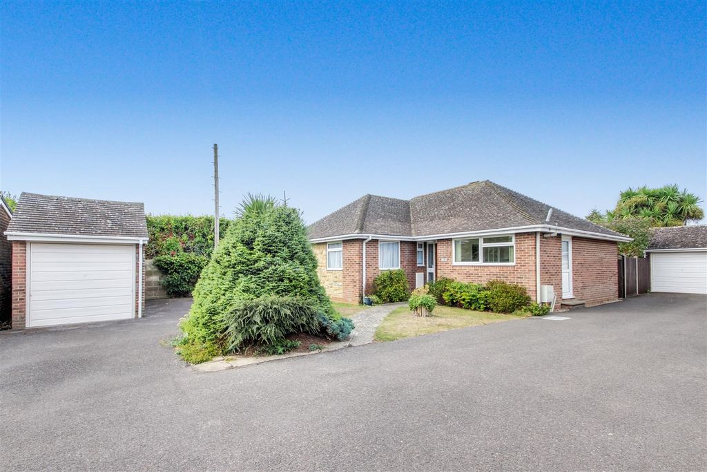 Property photo 1 of 17 External