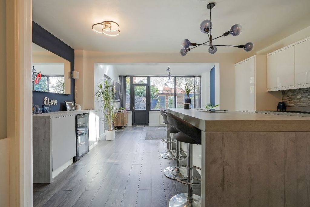 Property photo 3 of 38