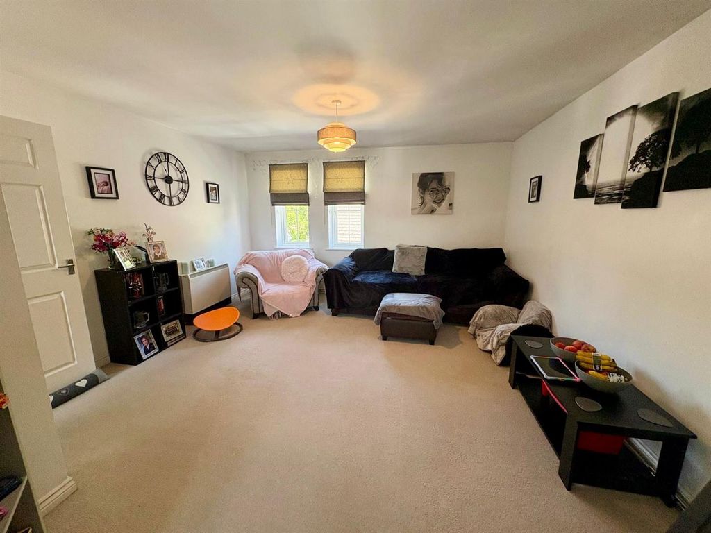 Property photo 3 of 13 Living Room