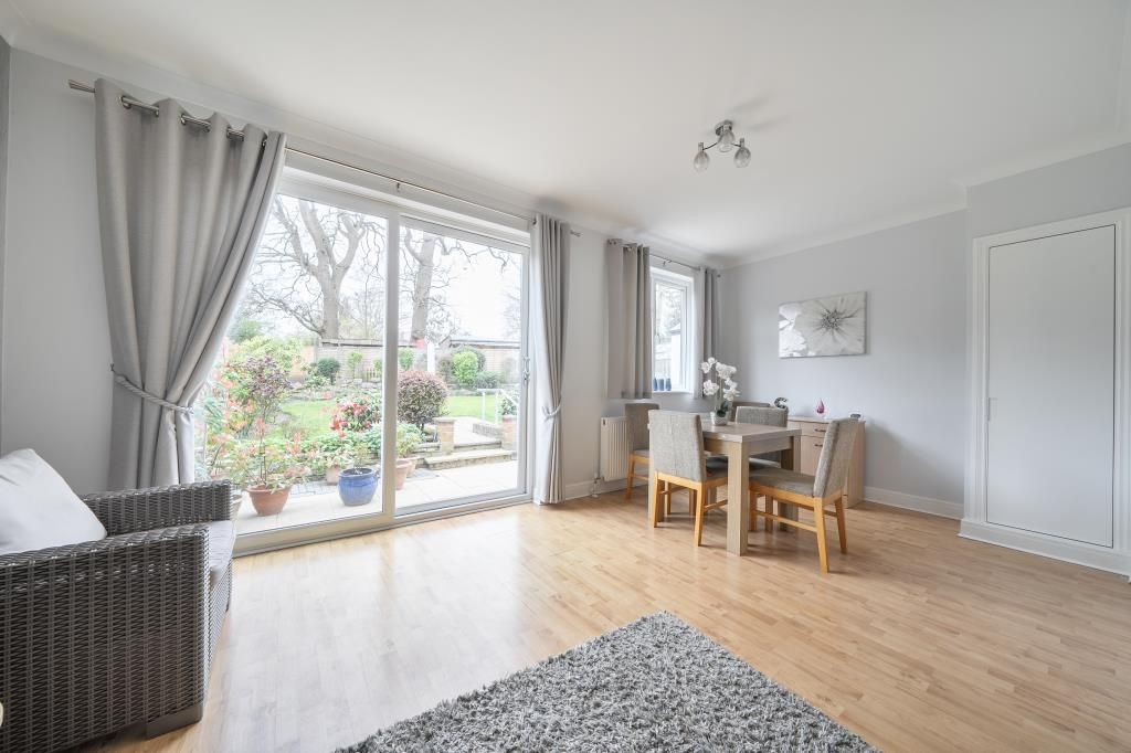 Property photo 2 of 11 Living Room