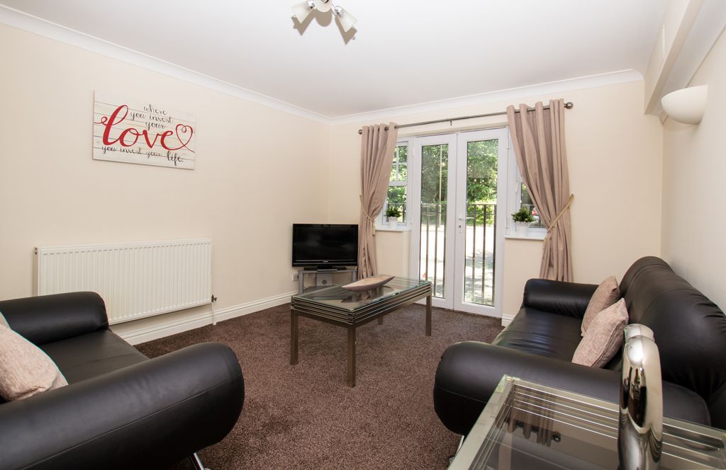 Property photo 1 of 9 Guaranteed Rent For Landlords - The Safest Way To Let Your Property In Crawley - Fully Managed Service - In House Maintenance Team - Professional Tenants