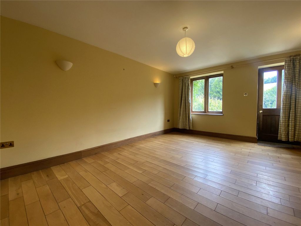 Property photo 2 of 16 Picture No. 18