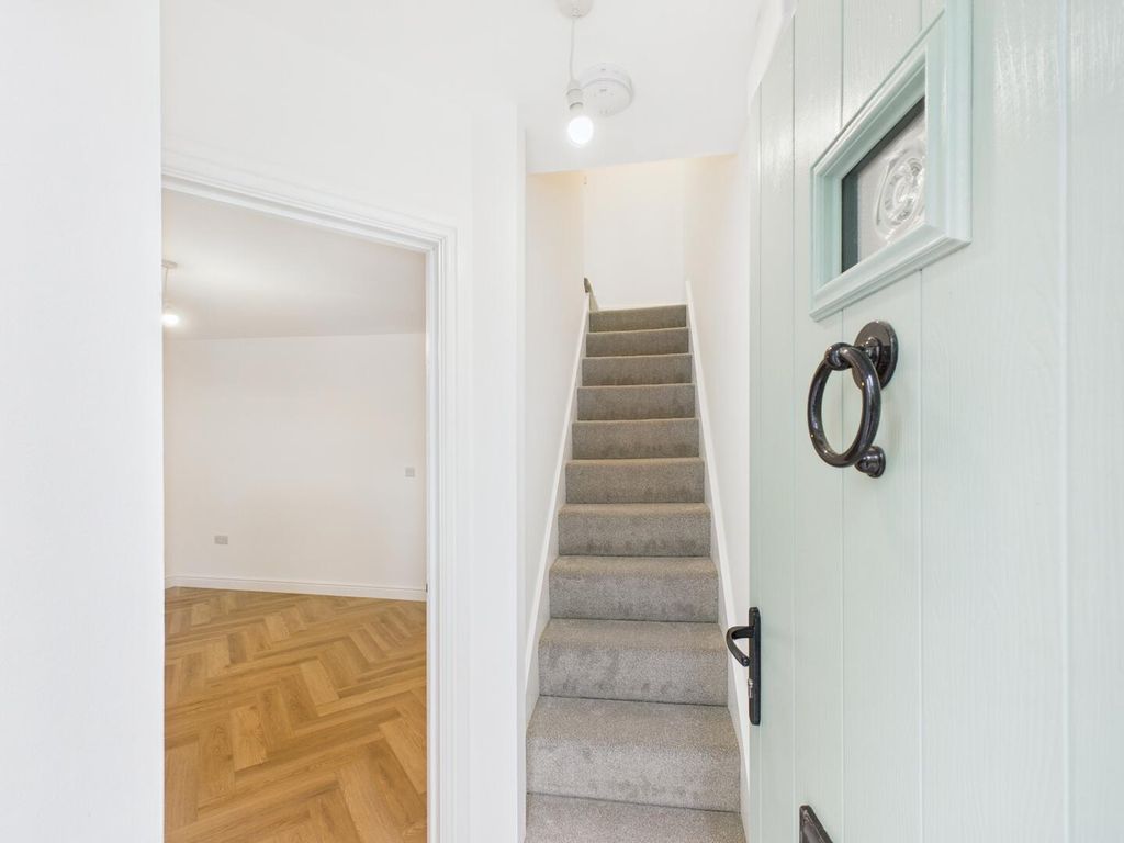 Property photo 2 of 17 Hallway