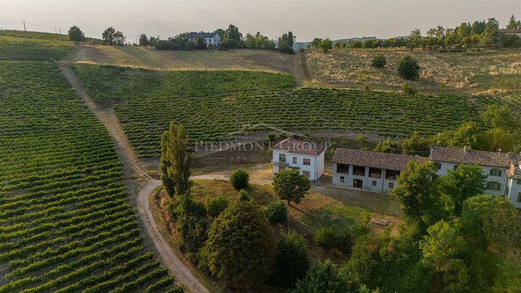 Property photo 1 of 22 Farmhouse With Vineyards