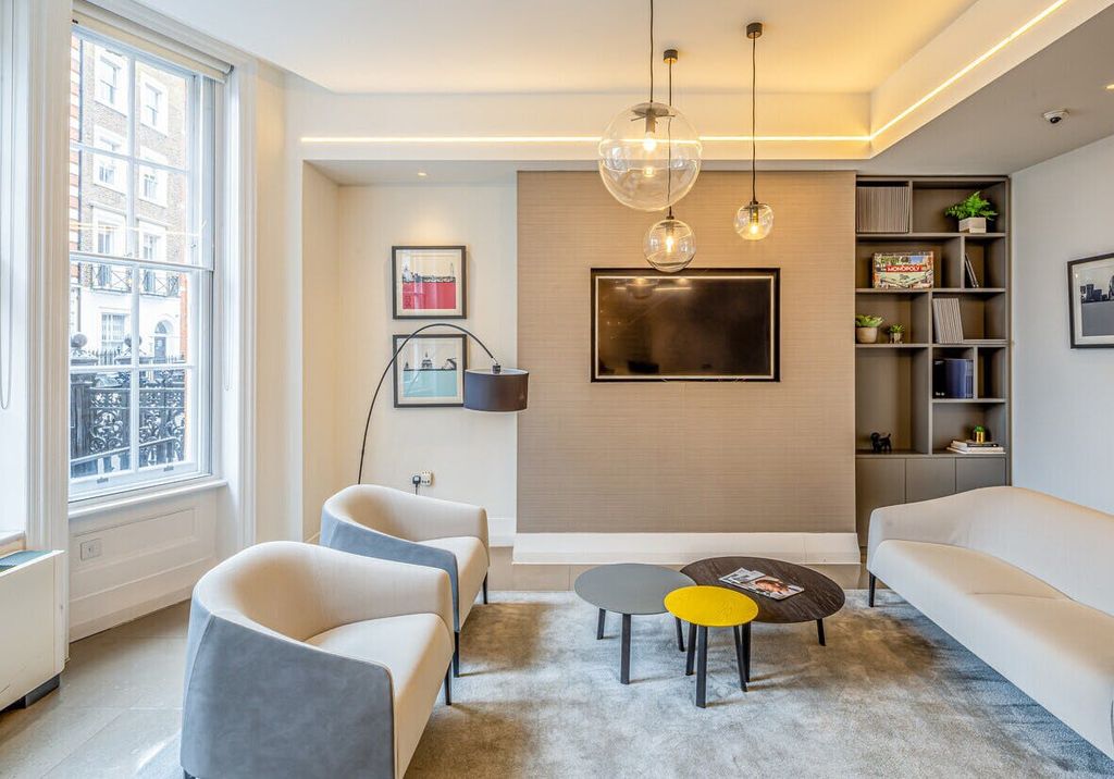 Property photo 2 of 14 Lobby-1.Jpg