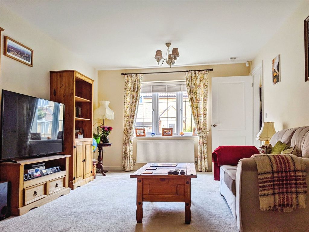 Property photo 2 of 15 Lounge