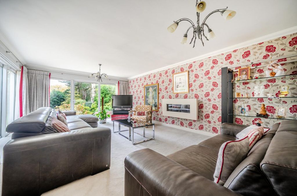 Property photo 2 of 18 1382035-2-691c6dc83B55B.Jpg