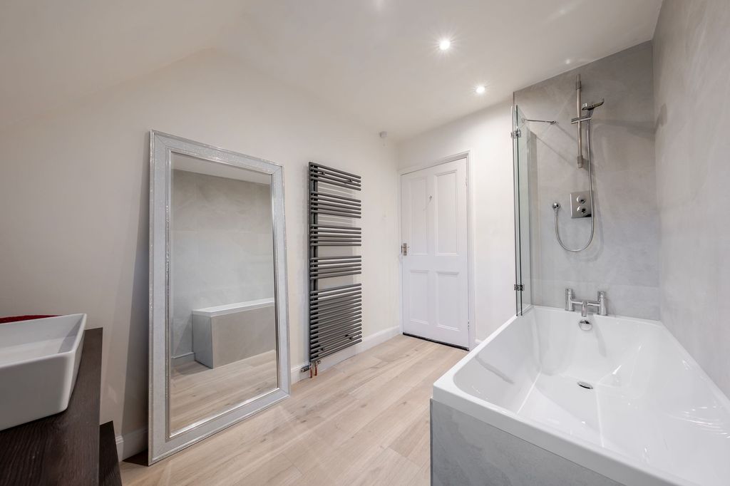 Additional image 8 of 3 bed flat to rentSpringfield Avenue, Harrogate HG1