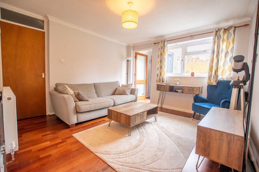 Property photo 3 of 8 Lounge